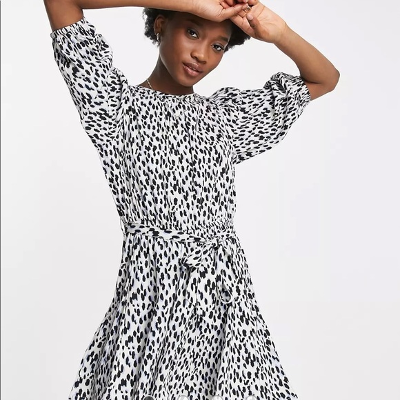 Tie waist mini dress in leopard print - Picture 3 of 4